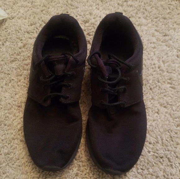 Nike athletic sneakers - Picture 2 of 3